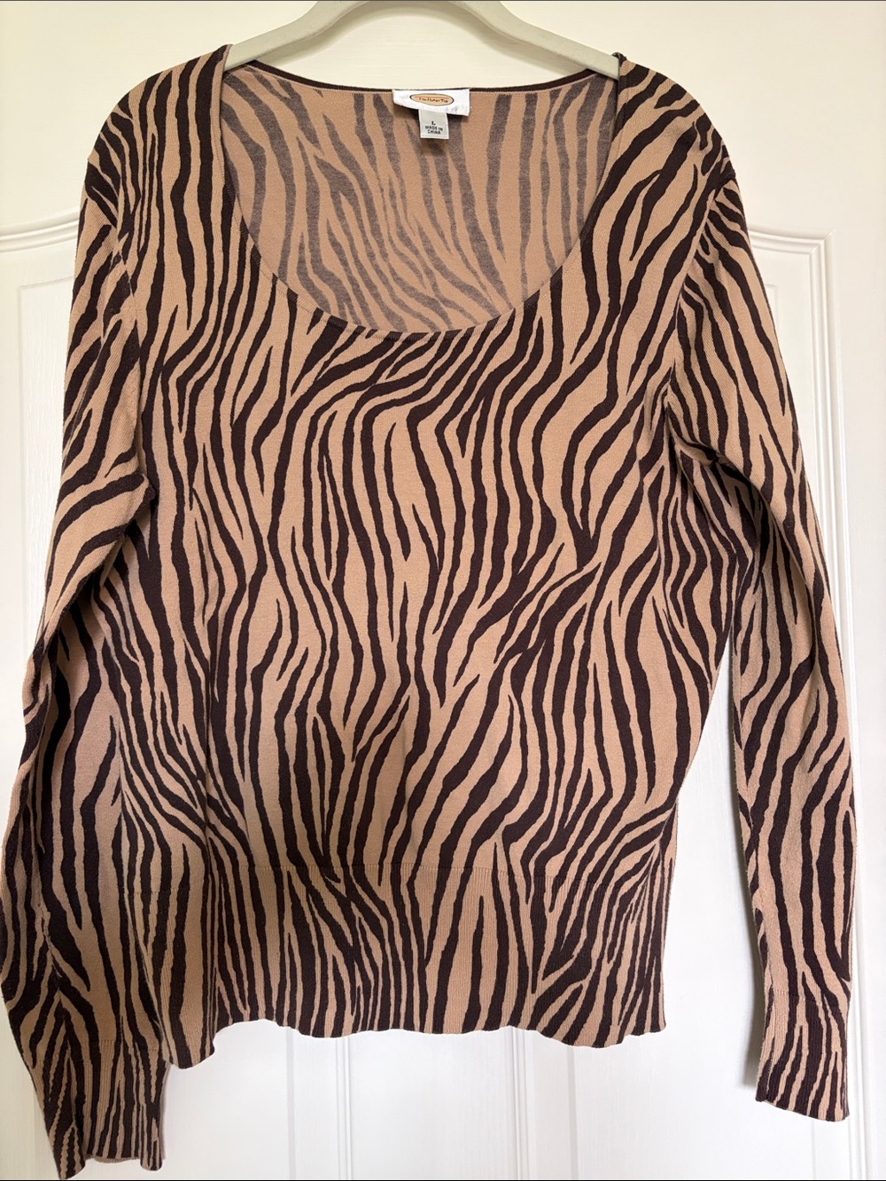 Talbots Brown & Tan Animal-Print Long Sleeve light sweater Sz L M? Scoop neck